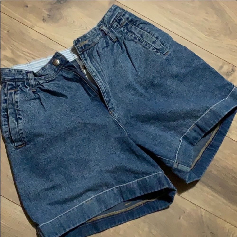 Cherokee vintage pleated shorts